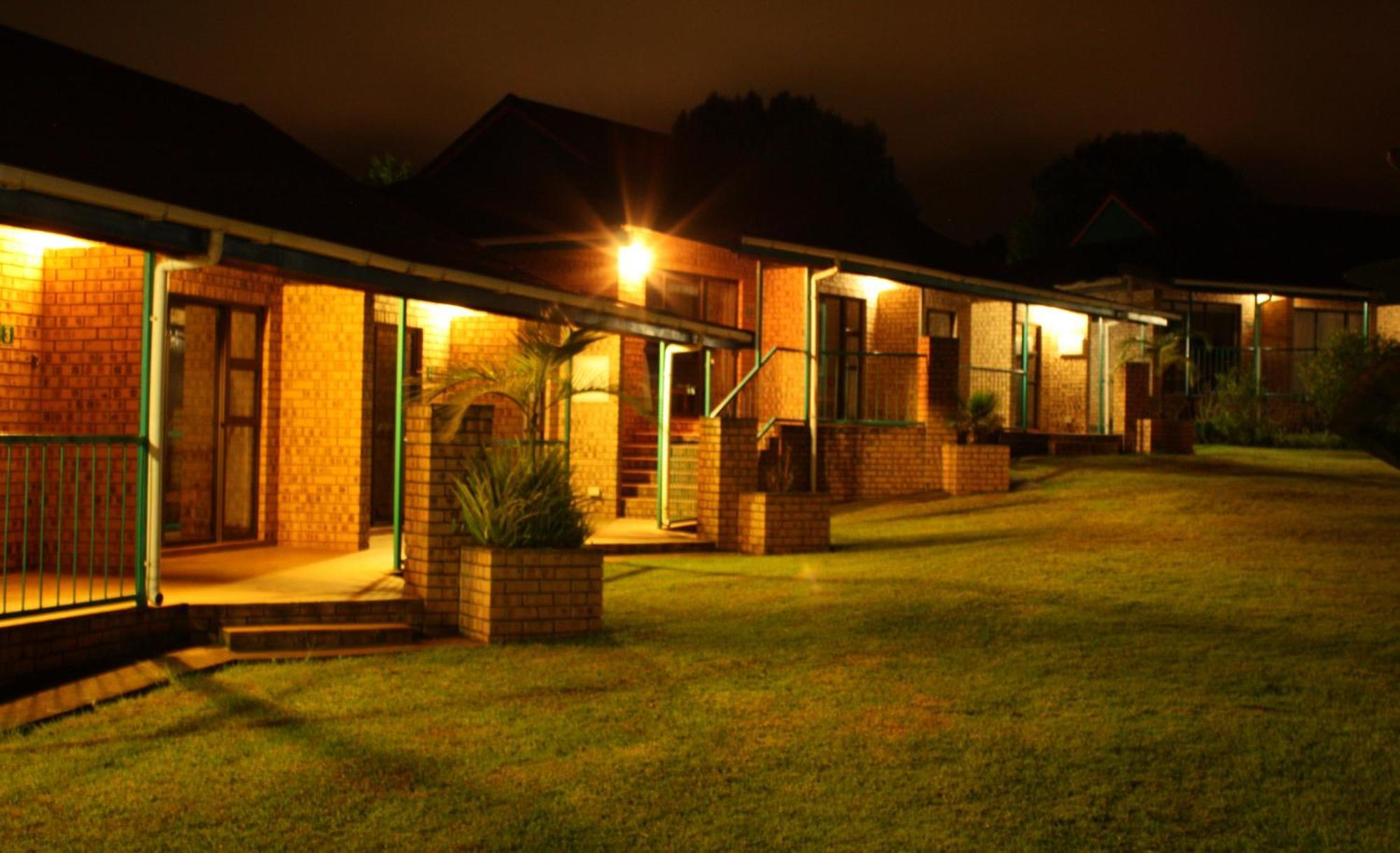 Mogodi Lodge กราสคอป ภายนอก รูปภาพ